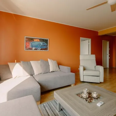 Seaside Apartment *